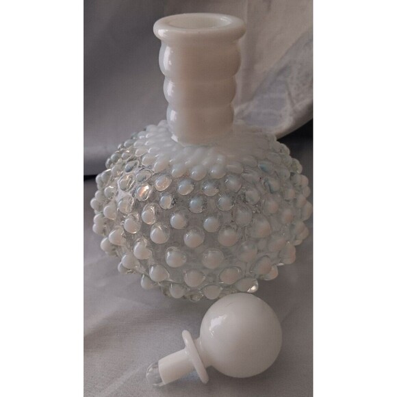 Vintage Milk Glass Hobnail Opalescent Perfume Bottle w/ Orig Stopper (no gasket) - Picture 2 of 6